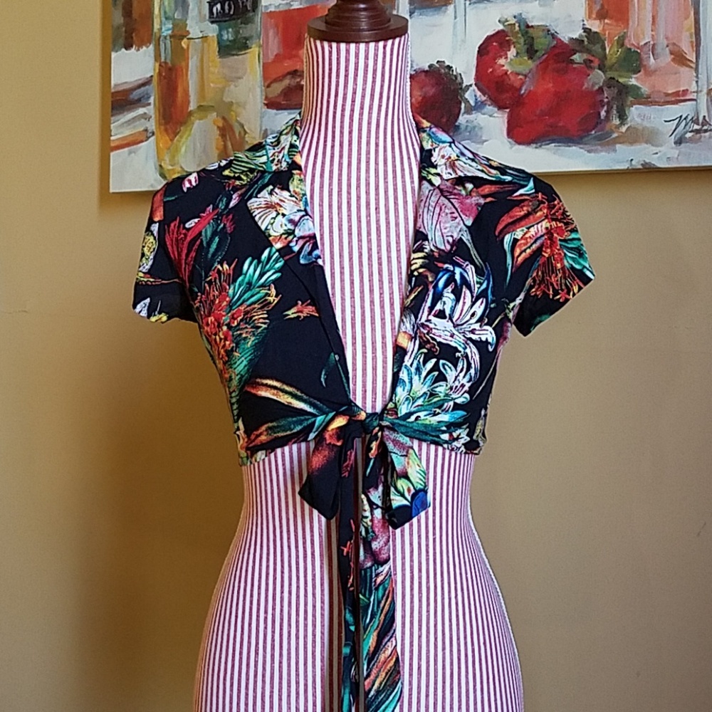 🌺 Hawaiian 🌺 Print Crop Top 🌺